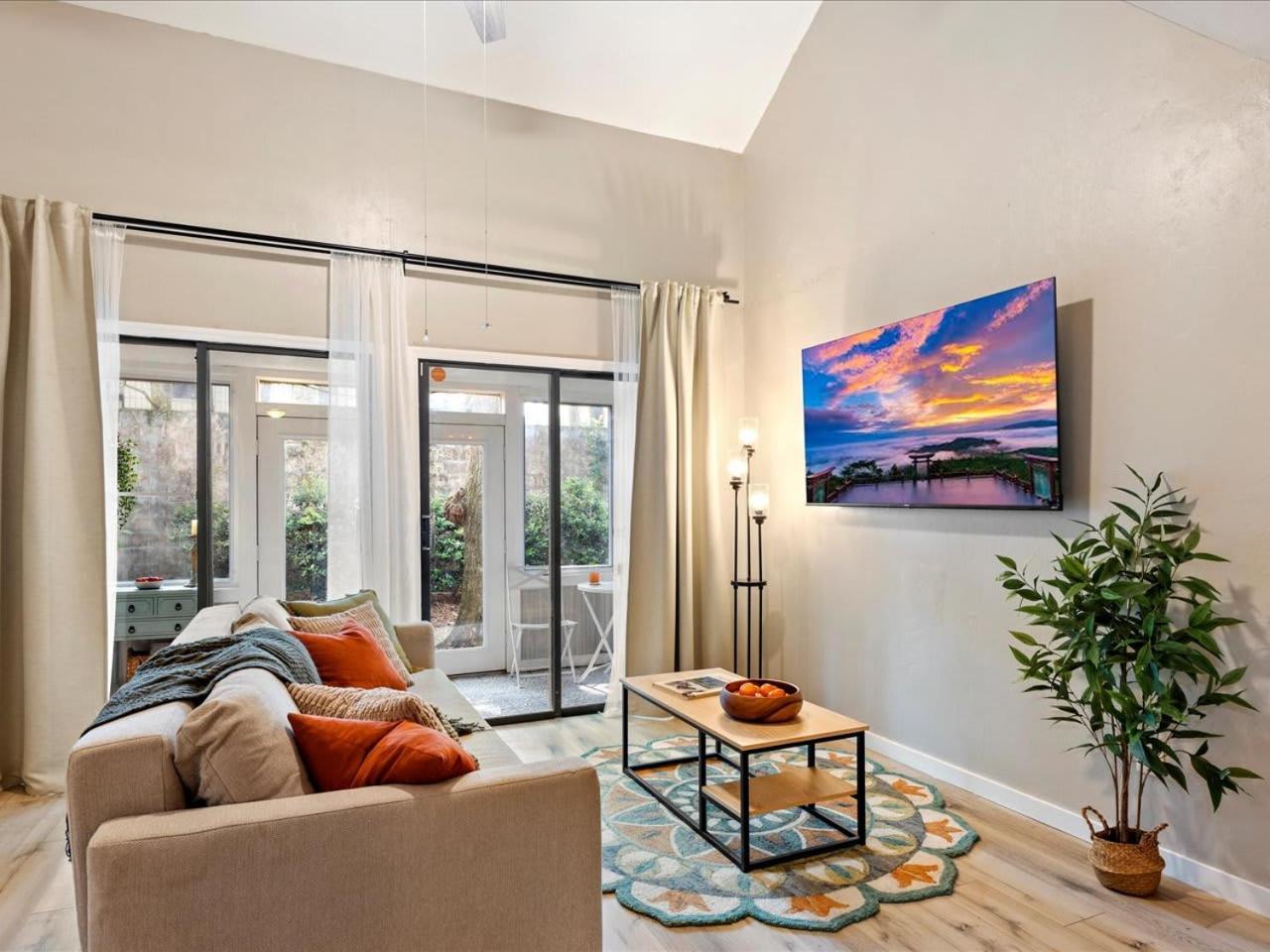 Artist'S Tower Townhome Just Renovated W Loft Γκέινσβιλ Εξωτερικό φωτογραφία