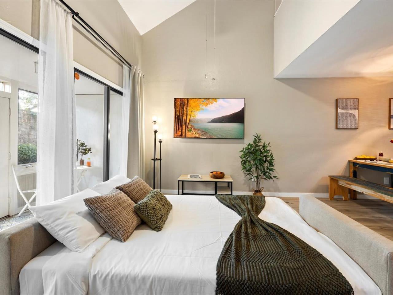 Artist'S Tower Townhome Just Renovated W Loft Γκέινσβιλ Εξωτερικό φωτογραφία