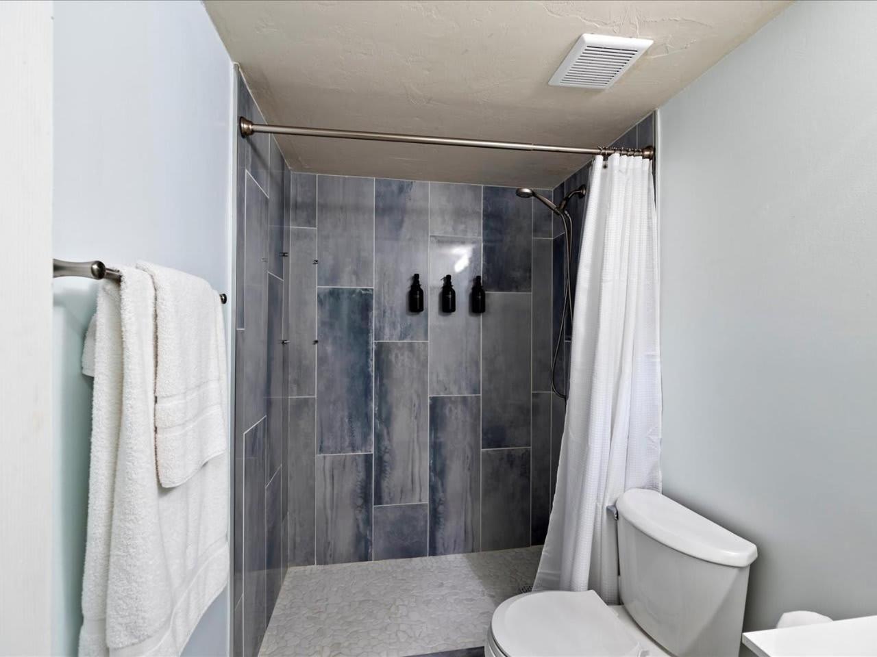 Artist'S Tower Townhome Just Renovated W Loft Γκέινσβιλ Εξωτερικό φωτογραφία