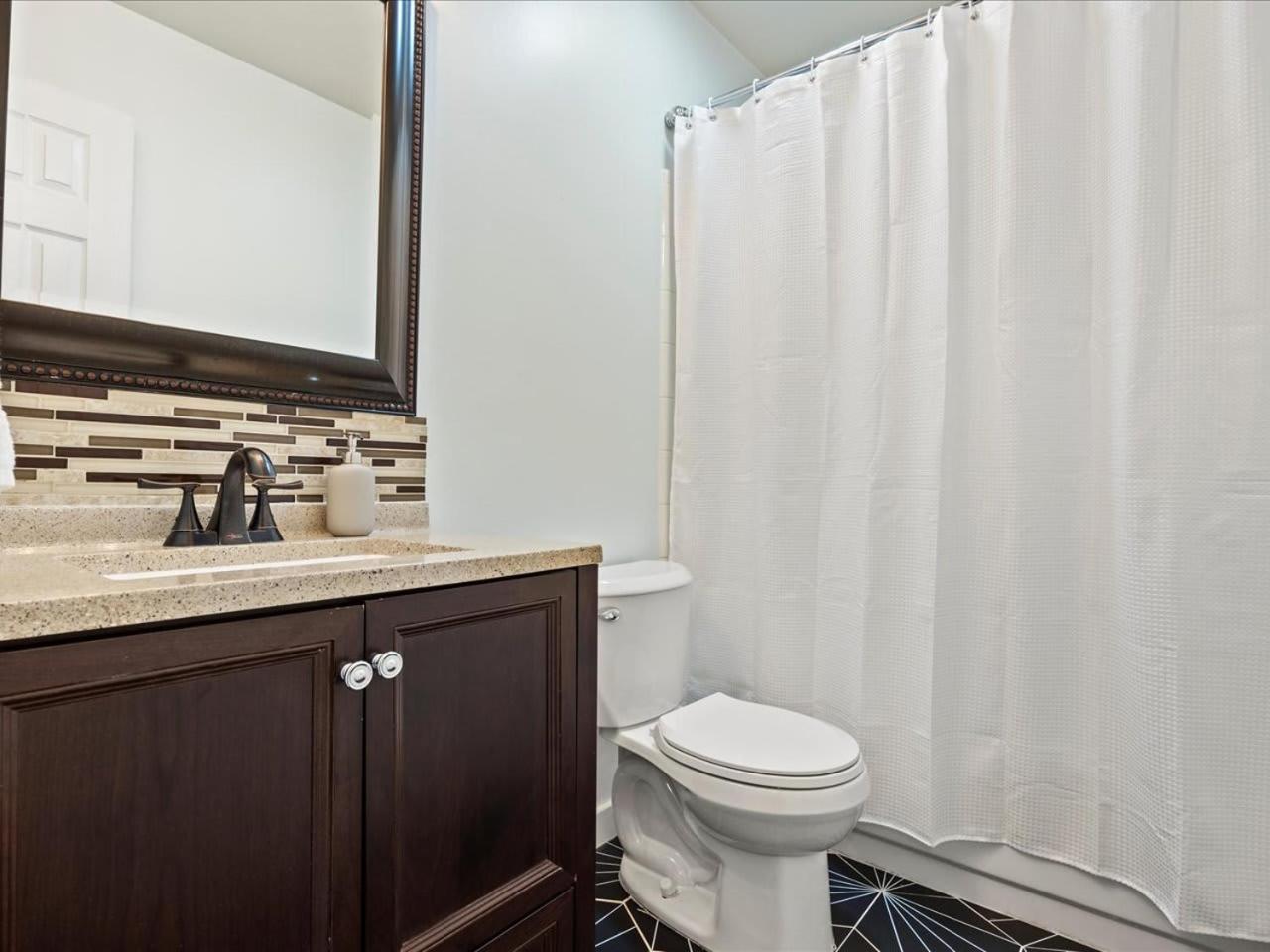 Artist'S Tower Townhome Just Renovated W Loft Γκέινσβιλ Εξωτερικό φωτογραφία