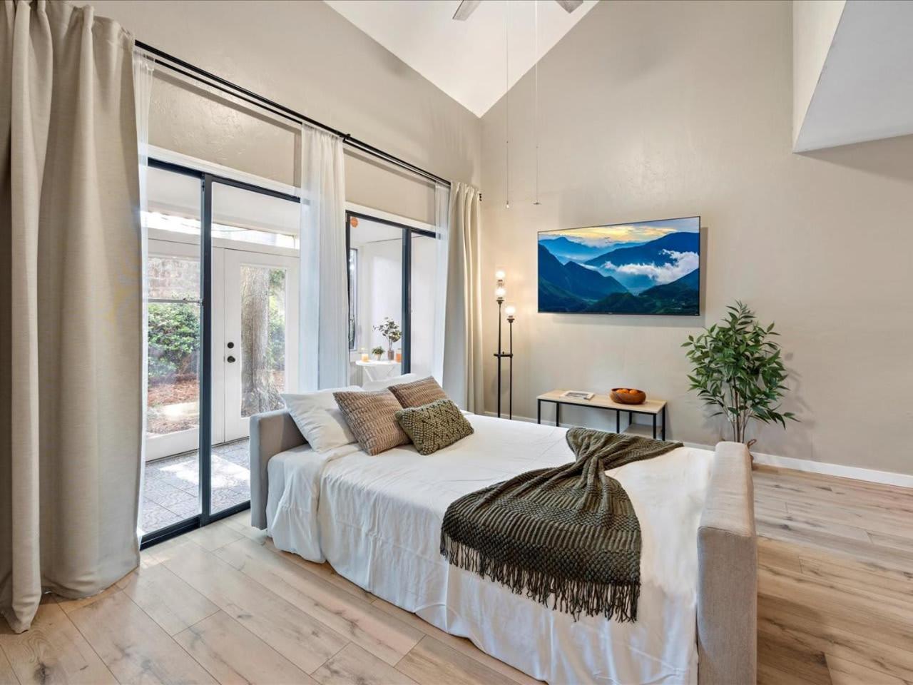 Artist'S Tower Townhome Just Renovated W Loft Γκέινσβιλ Εξωτερικό φωτογραφία