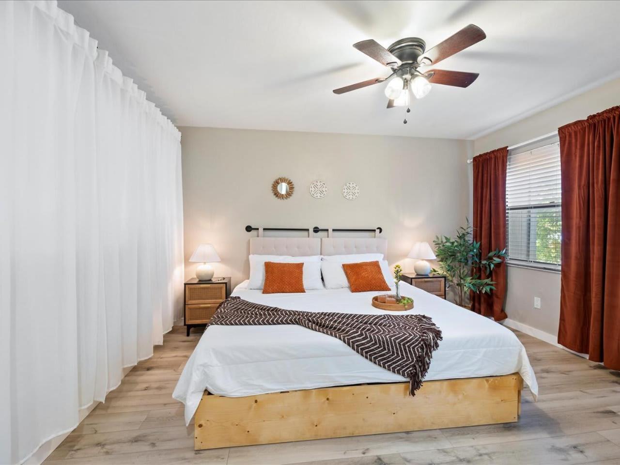 Artist'S Tower Townhome Just Renovated W Loft Γκέινσβιλ Εξωτερικό φωτογραφία